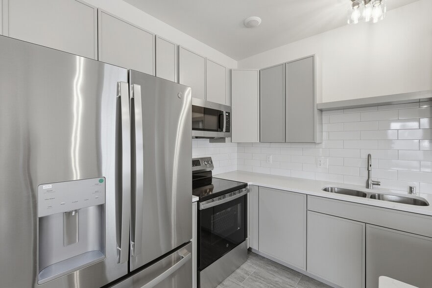 Building Photo - 808 W Main St