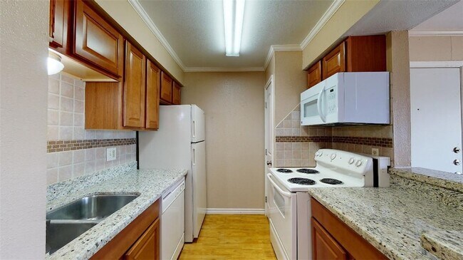 Building Photo - 904 University Oaks Blvd