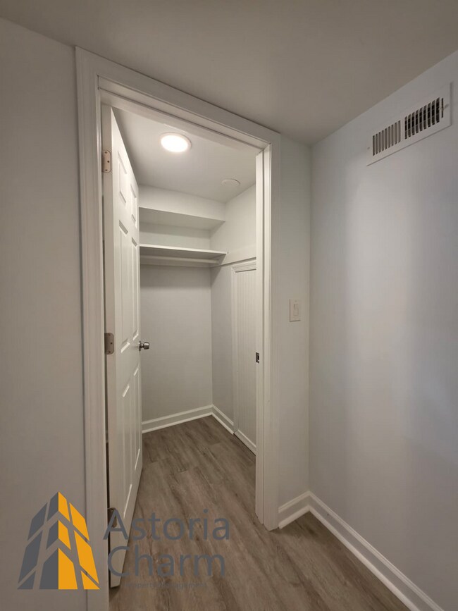 Building Photo - 3 Bedroom End Unit with Finished Basement and Fenced Yard on E 28th Street
