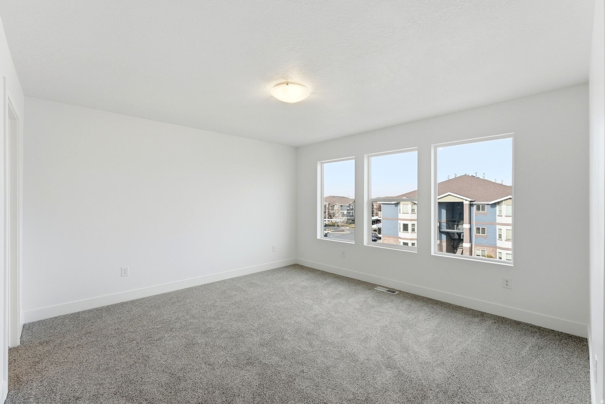 Building Photo - 138 E Chambord Ct