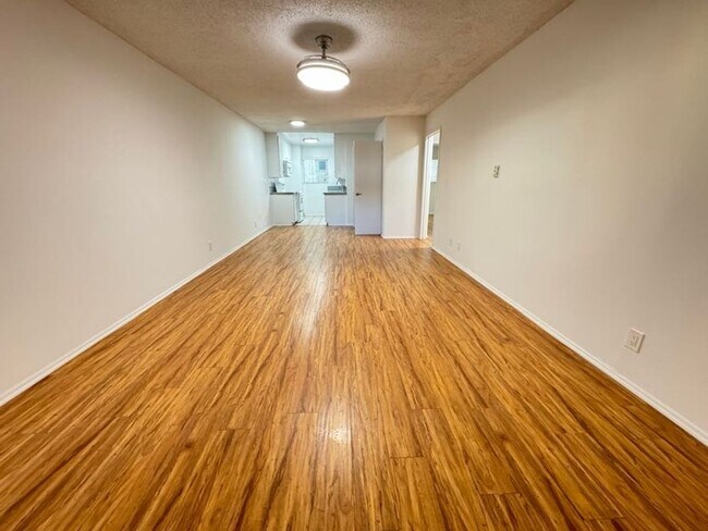 Interior Photo - 20353 Saticoy St