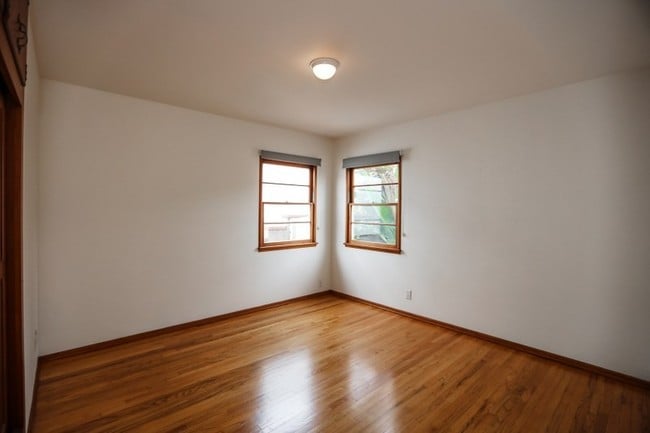 2 of 2 bedrooms - 1147 24th St