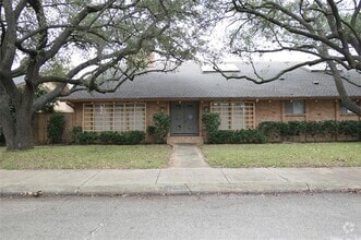 Building Photo - 7023 Briarmeadow Dr