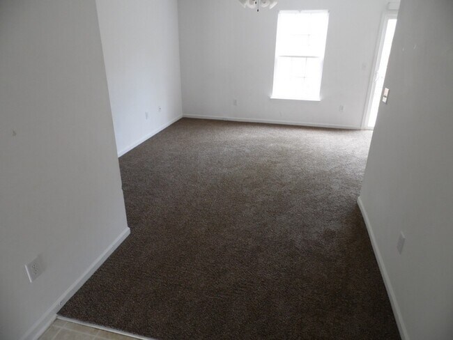 Building Photo - 716 Bellview Way