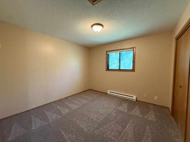 Building Photo - 632 Saxonwood Rd