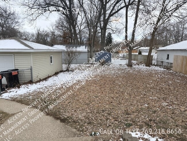 Building Photo - 3995 Groveland Ave SW