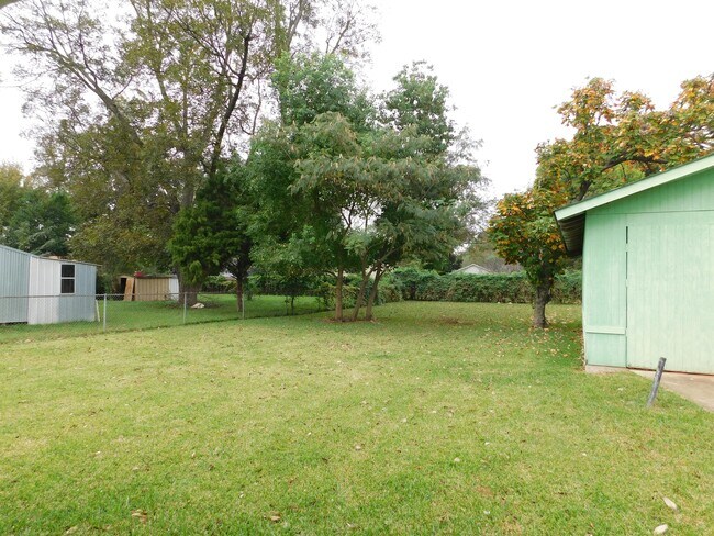 Building Photo - 1117 Patricia Dr