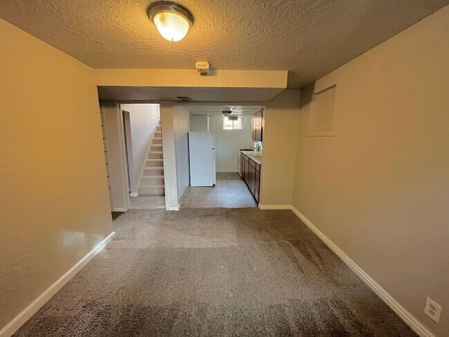 Primary Photo - Ogden 1 Bedroom Basement Apartment, 800 sq...