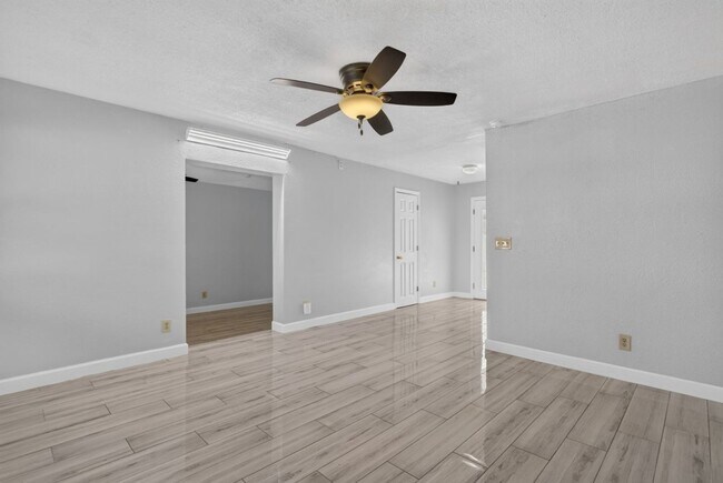 Building Photo - Cute 3/2 home in Orange Park