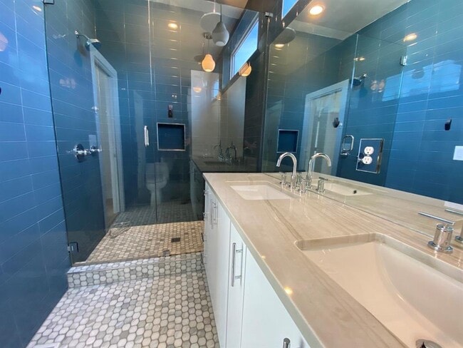 Building Photo - 1903 E 8th St