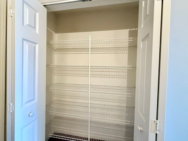 Building Photo - 5731 Cougar Ln