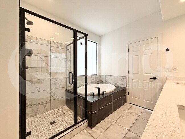 Building Photo - 9030 S 67th Dr