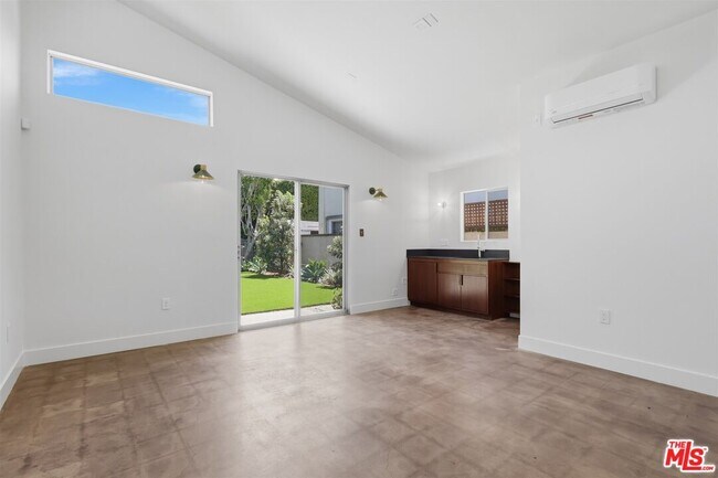 Building Photo - 444 S Windsor Blvd