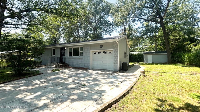 Building Photo - 3121 Richmond Ave