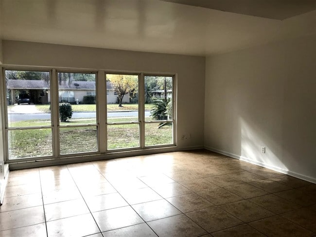 Building Photo - 716 Coble Dr