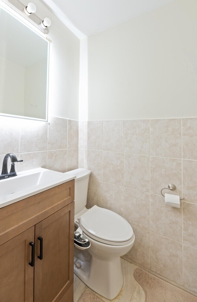 Building Photo - 9 W 15th St