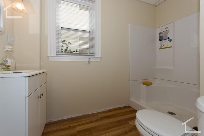 Building Photo - GORGEOUS RECENT RENO IN BRIGHTON CENTER