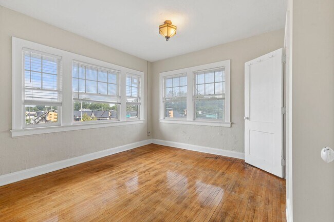 Building Photo - 5703 E Washington St