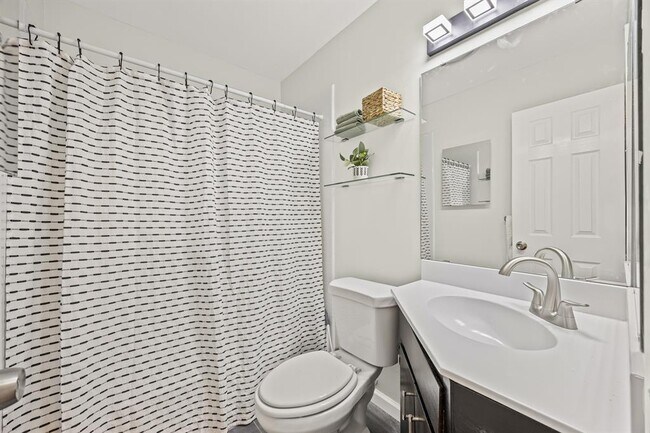 Building Photo - 3205 Whites Dr