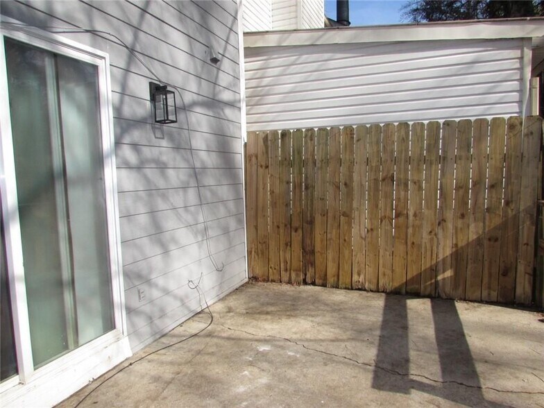 Building Photo - 1716 Twin Brooks Dr SE