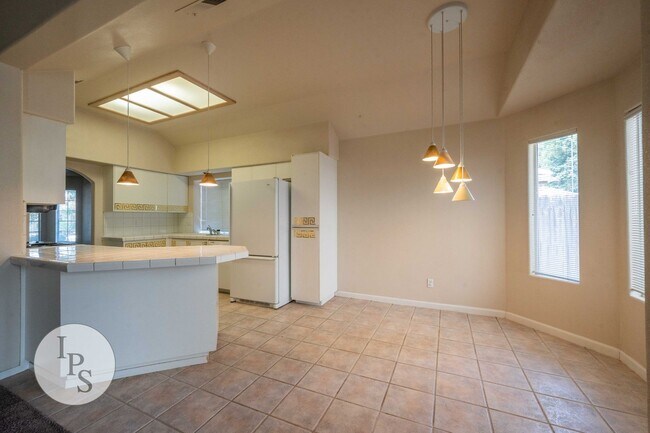 Building Photo - Fresno NorthEast Home, 3BR/2BA, Built 1989 – Across the street from Maple Creek Elementary!