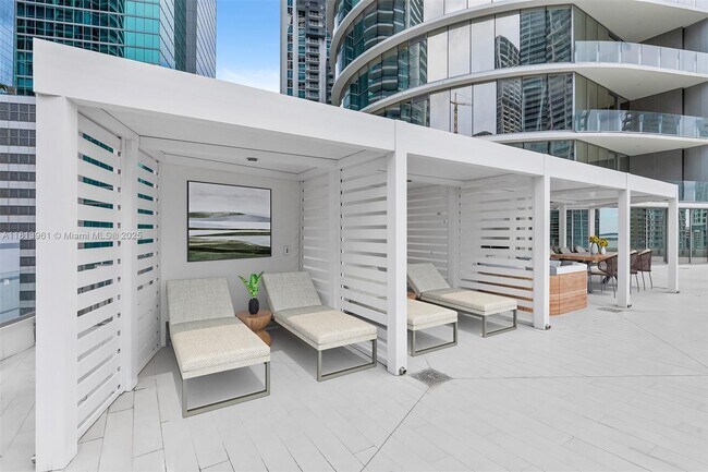 Building Photo - 300 Biscayne Blvd Way
