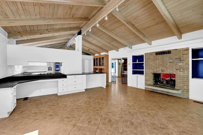 Building Photo - 505 River Valley Rd NW