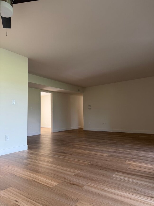 Building Photo - Golf Course View Bottom Level Condo in Campana Villas