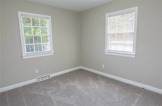 Building Photo - 10210 Hollyberry Dr