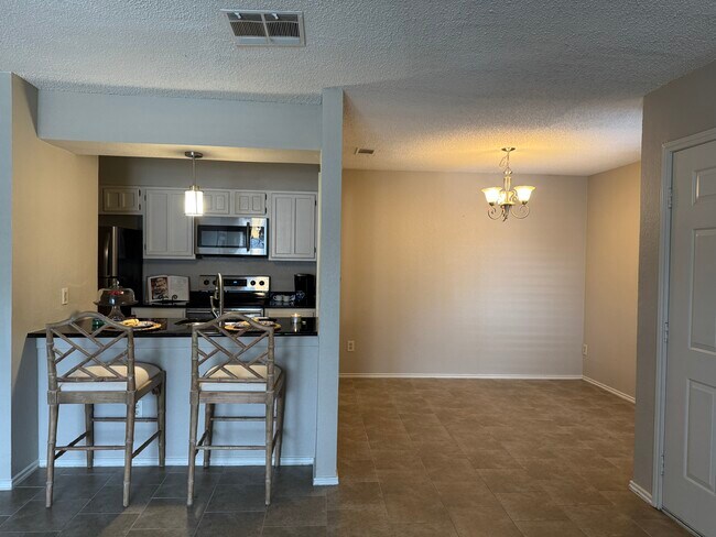Building Photo - 1202 Thorpe Ln