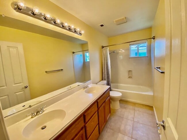 Building Photo - Elegant and Move-In Ready 4BD/3BA, Two-Sto...