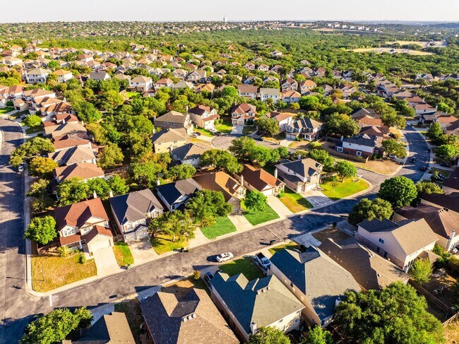 Building Photo - Gated Community - Resort Amenities