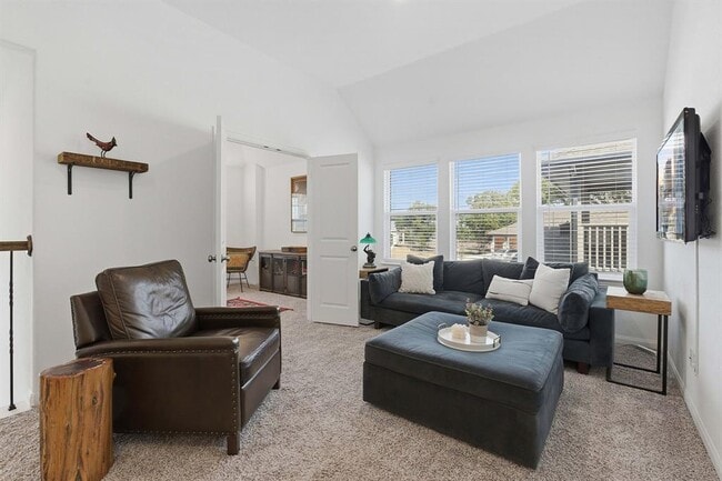 Building Photo - 209 Zamora Xing