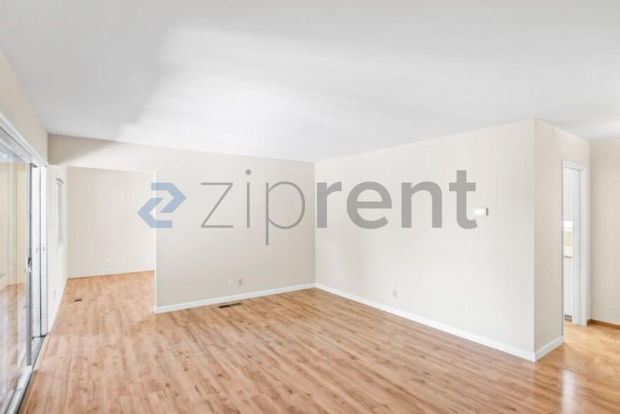 Building Photo - Unit