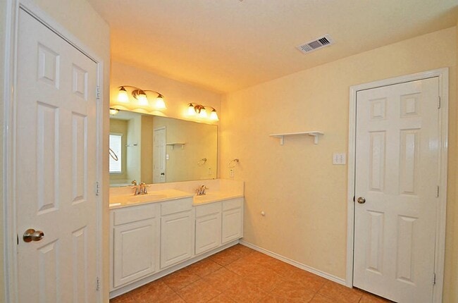 Building Photo - 5327 Stonegate Dr