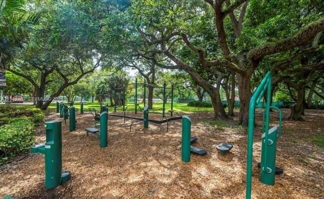 Building Photo - 520 SE 5 Ave