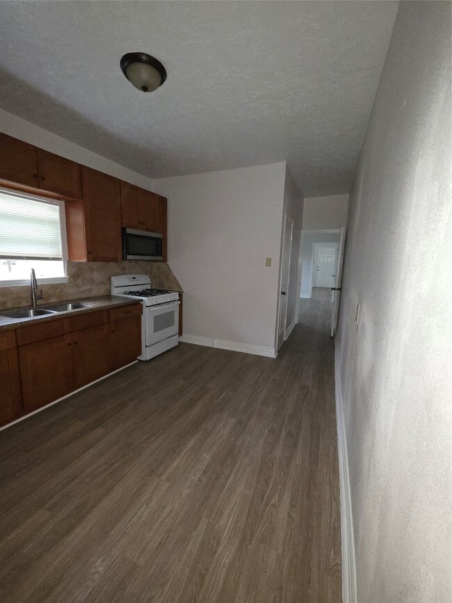 Building Photo - 7902 Hudson St