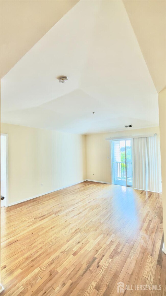 Building Photo - 1133 Waterford Dr