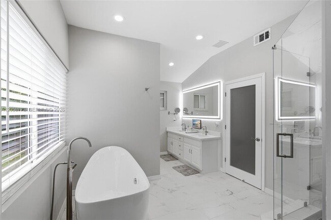 Building Photo - 15845 SW 87th Ave