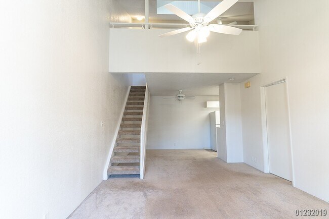 Building Photo - 2BR/2BA/2PKG UPPER LEVEL TOWNHOUSE (CROSS ...