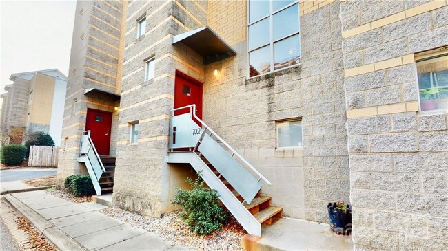 Primary Photo - 2062 Atherton Heights Ln