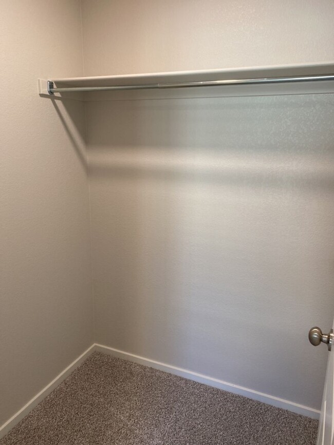 Building Photo - Beautiful 3 Bed/2.5 Bath Townhome with Att...