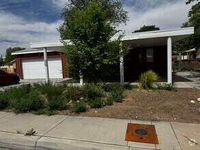 Building Photo - Near UNM. 3 Bedroom 2 bath