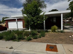 Building Photo - Near UNM. 3 Bedroom 2 bath