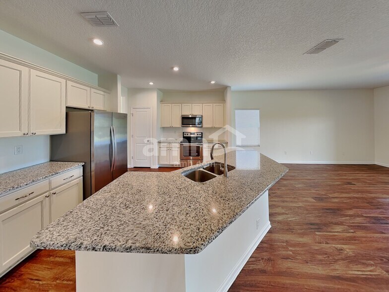 Building Photo - 8146 Golden Bamboo Dr