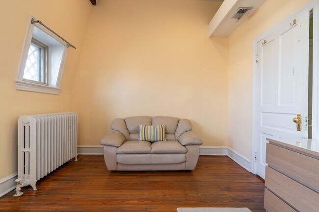 Building Photo - 2633 Adams Mill Rd NW