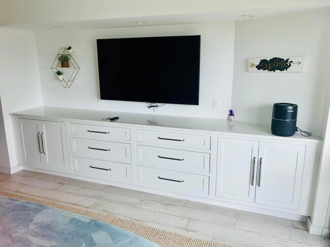 Building Photo - 420 Celestial Way