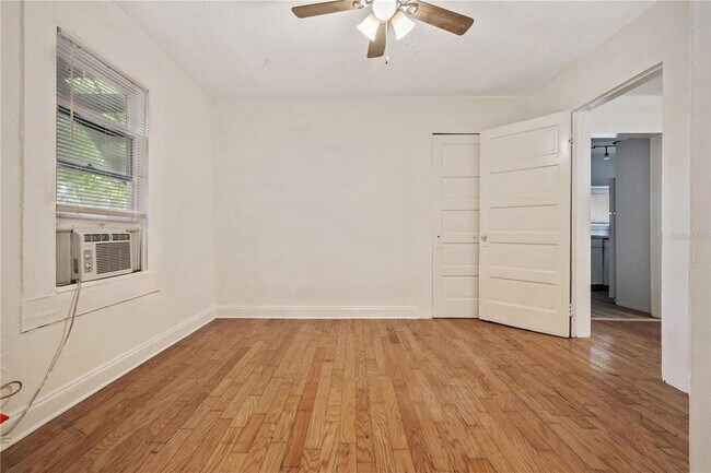 Building Photo - 6703 N Elizabeth St