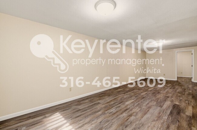 Building Photo - Well maintained 3 bedroom, 2 bath home close to everything you need!