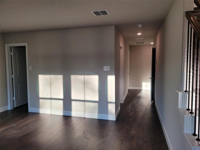 Building Photo - 124 Settlers Wy